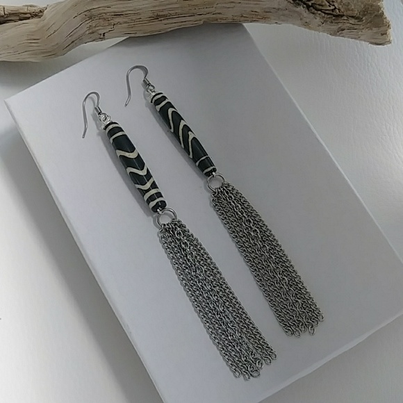 🔴SOLD Batik Bone Chain Tassle Dangle Earring - Picture 2 of 8
